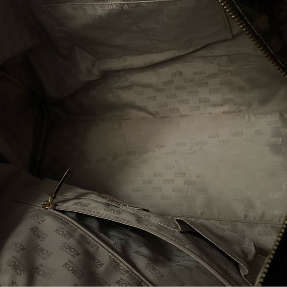 MICHAEL KORS DUFFLE BAG - Picture 11 of 11